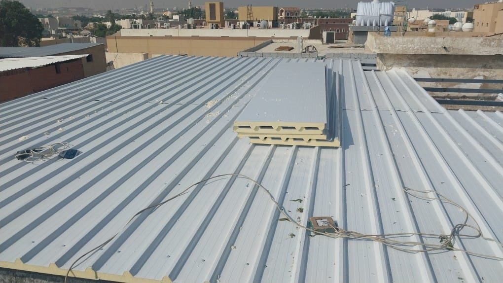 ساندوتش بانل للبيع في الرياض بأنواع مختلفة لتلبية جميع احتياجاتك.